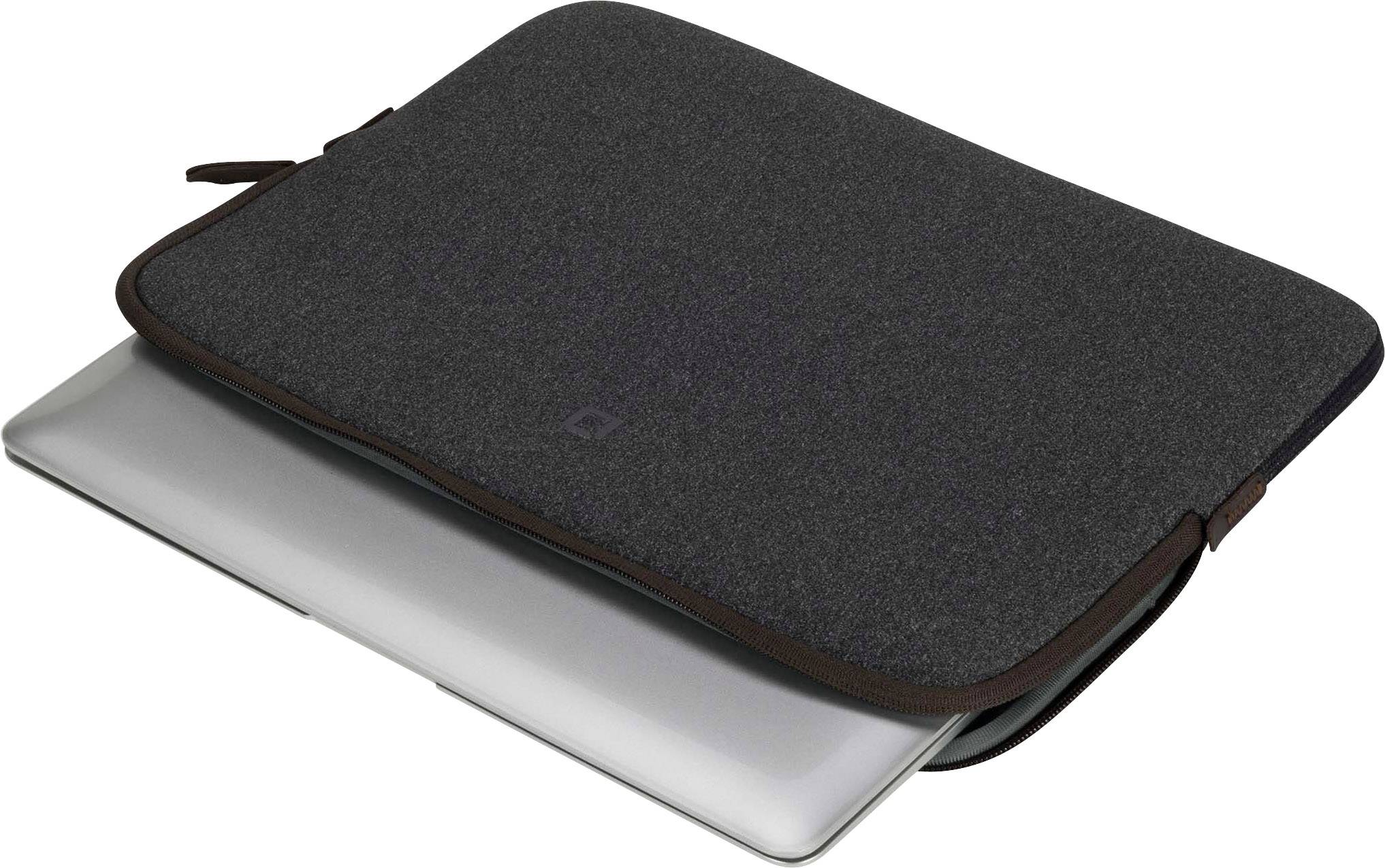 Une housse pour ordinateur portable en tissu noir, légèrement ouverte, avec un ordinateur portable argenté dépassant partiellement.