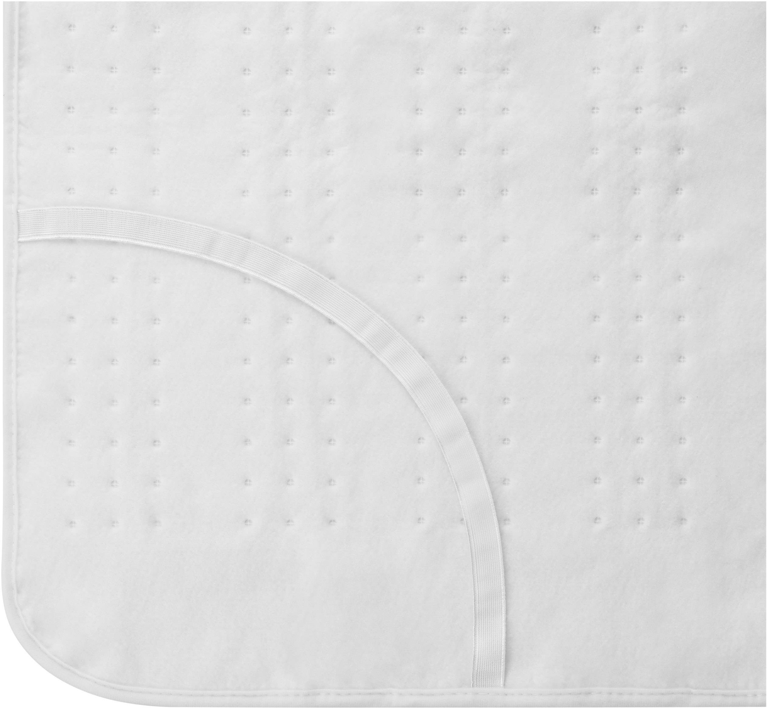 Un textile blanc, carré, avec des motifs perforés et un coin replié pour la fixation ou la couverture.