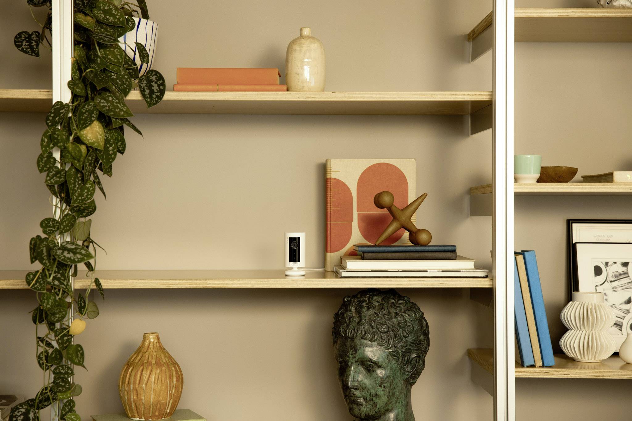 Caméra compacte IP-1920 x 1080 pixels Wi-Fi ring Indoor Cam 8SN1S9-WEU0 intérieure-5