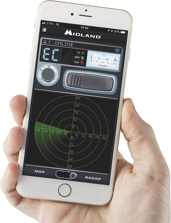 Une main tient un smartphone affichant une application de radar sur son écran. L'écran du radar montre des chiffres et des cercles avec un point central.