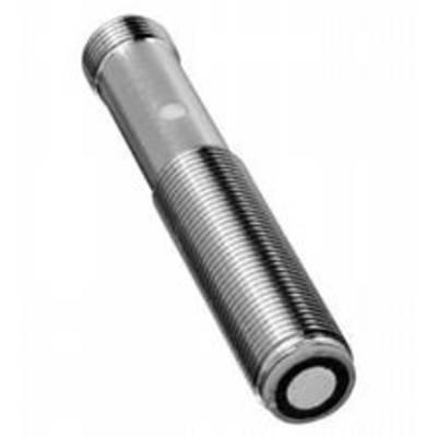 Capteur métallique cylindrique fileté avec face avant plane, probablement utilisé pour la détection d'objets ou la mesure de distances.