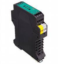 Module électrique de forme rectangulaire, noir avec des connexions vertes et jaunes. Utilisé pour les systèmes de contrôle industriels.