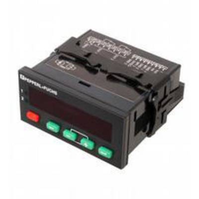 Appareil électronique noir avec un écran numérique et trois touches vertes, probablement un régulateur de température, sur un fond blanc.