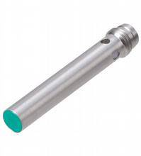 Une tige métallique cylindrique avec une extrémité verte et un trou en son centre, sur un fond blanc. Principalement utilisée pour des applications mécaniques.