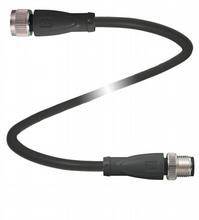 Câble noir et courbé avec des connexions métalliques aux deux extrémités sur un fond blanc.