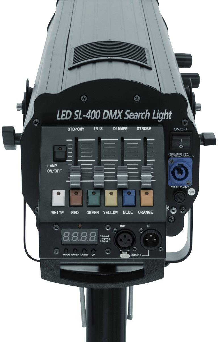 Un projecteur LED de type 'SL-400 DMX' avec panneau de commande pour le réglage de la couleur et de la luminosité. Interrupteurs pour différents modes d'éclairage visibles.
