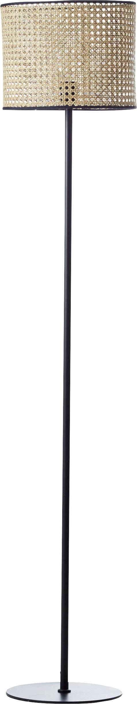 Lampadaire avec un support noir haut et élancé, et un abat-jour cylindrique en rotin tressé.