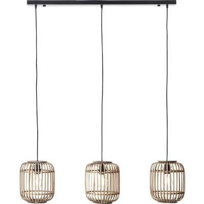 Trois lampes suspendues en rotin, au design moderne et élégant, reliées par des câbles noirs à une fixation rectangulaire.
