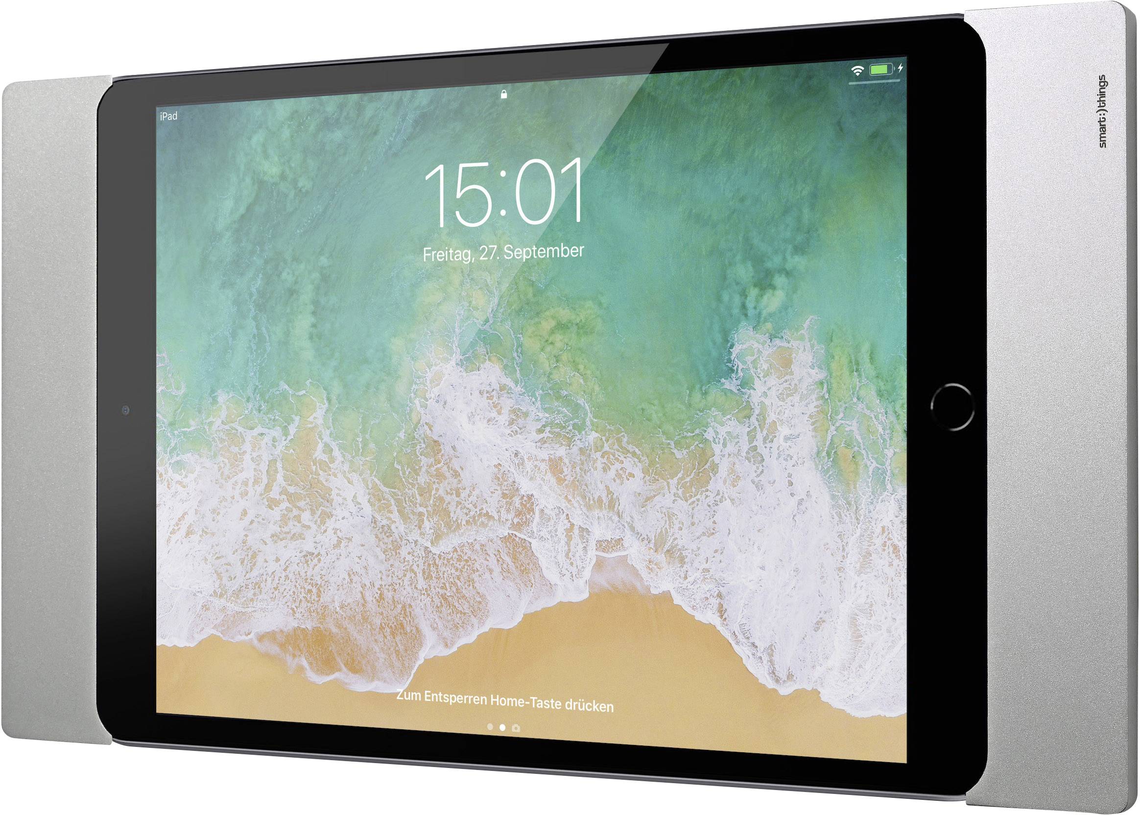 Tablette avec un grand écran affichant l'heure '15:01' et la date 'Vendredi, 27 septembre'. L'arrière-plan montre des vagues sur la plage.