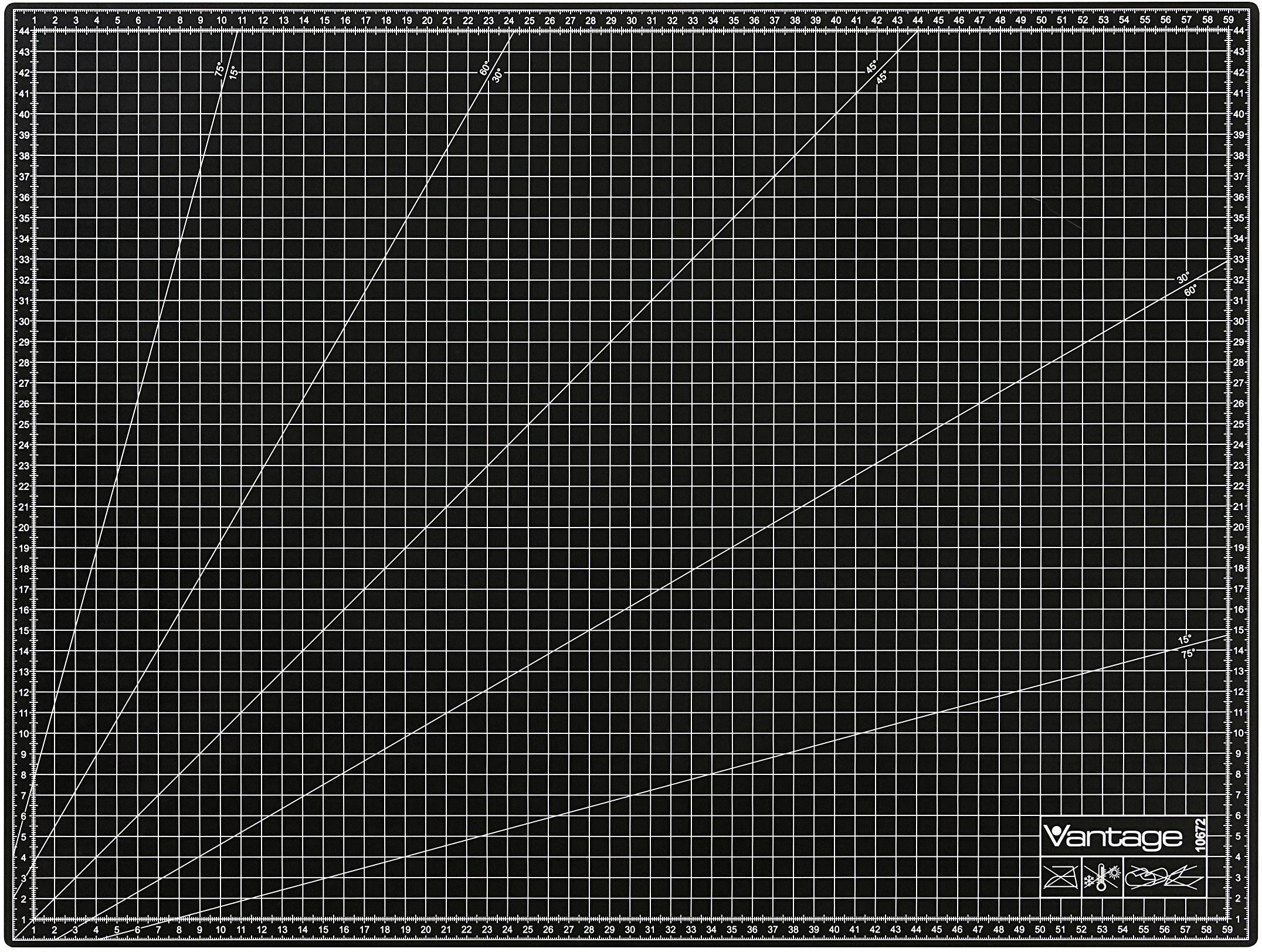 Tapis de coupe noir avec grille blanche, marquages angulaires et une étiquette estampillée 'Vantage' dans le coin inférieur droit.