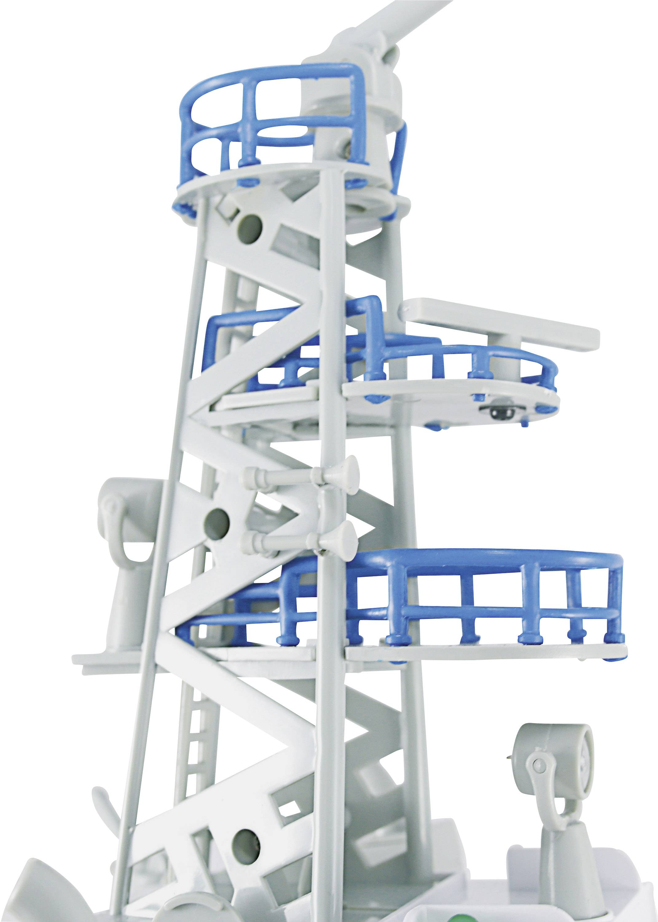 Un modèle d'un ponton bleu et blanc avec des rampes, des escaliers et des plateformes d'observation, représenté sur un fond blanc.