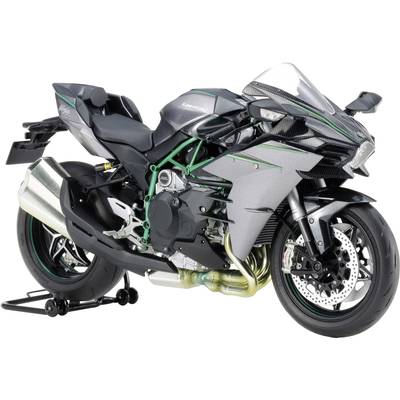 Une moto sportive en vert et noir avec des carénages aérodynamiques, présentée sur un support.