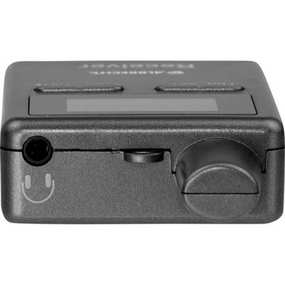 Un récepteur audio noir avec plusieurs boutons et un bouton rotatif est visible. Sur le côté gauche se trouve une sortie casque.