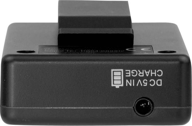 Un chargeur noir DC9V avec une prise sur le côté gauche et un indicateur de niveau de charge sur l'avant.