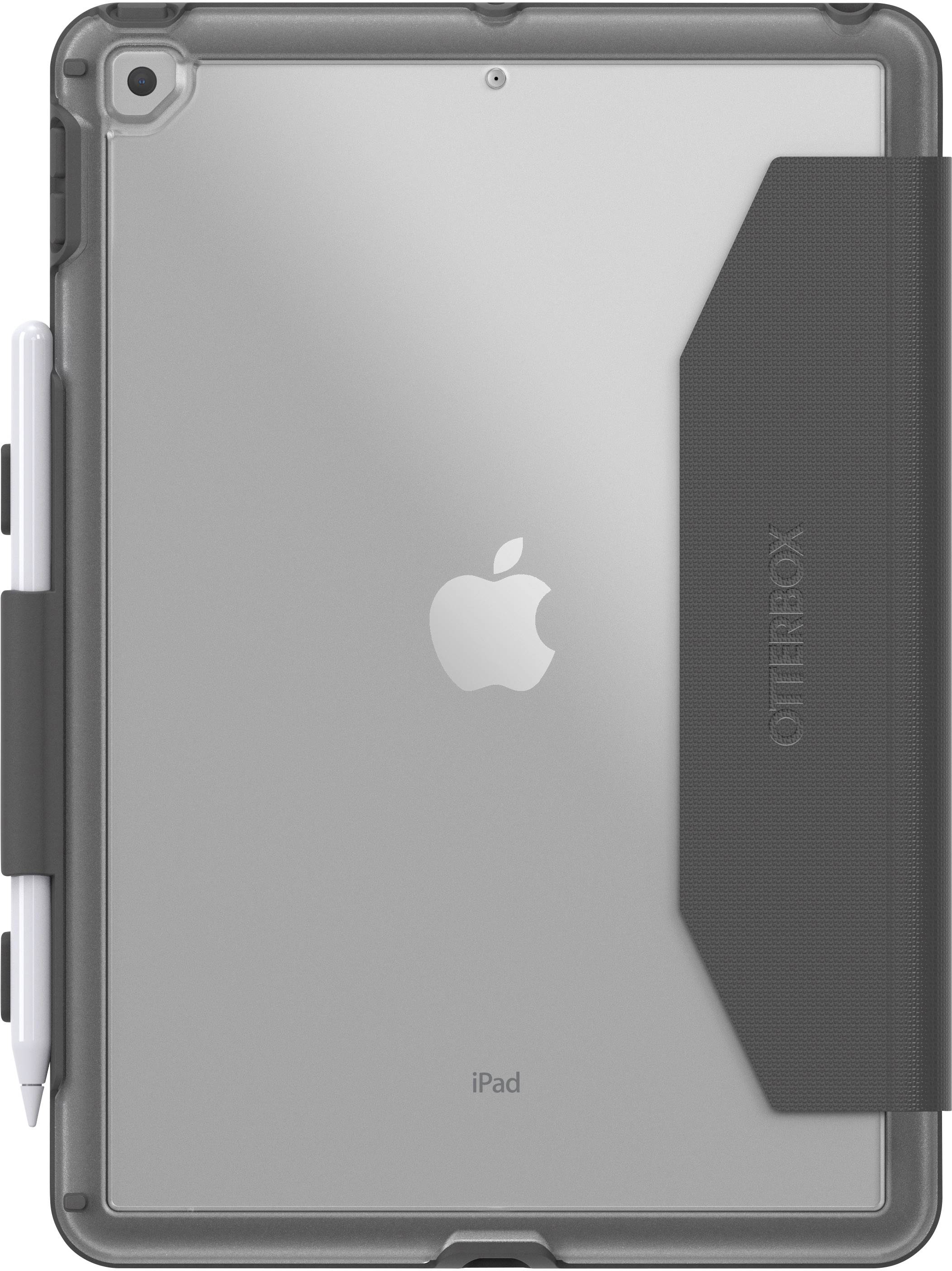 Une tablette avec un boîtier arrière transparent, le logo Apple est visible. Un support pour stylet avec un stylet est fixé sur le côté.