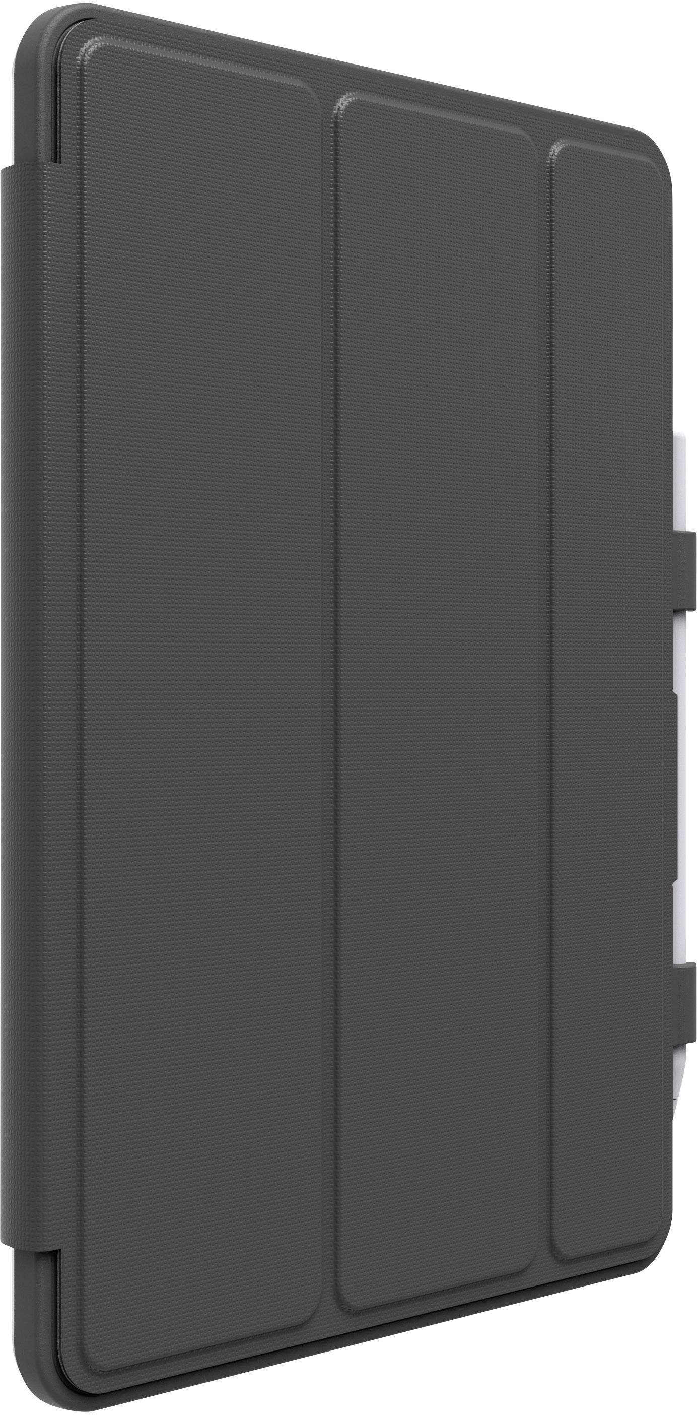 Une housse noire pour tablette avec un devant plié en trois fois, se tenant légèrement ouverte à la verticale.