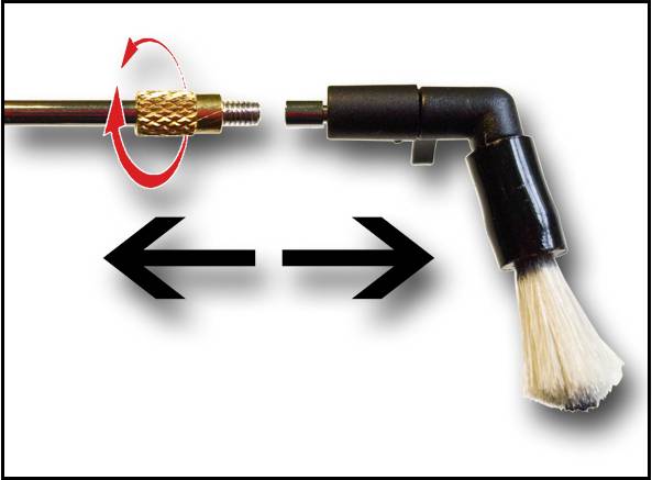 Une brosse de nettoyage à tête amovible. La tête peut être détachée de la tige métallique en la tournant dans les deux sens.