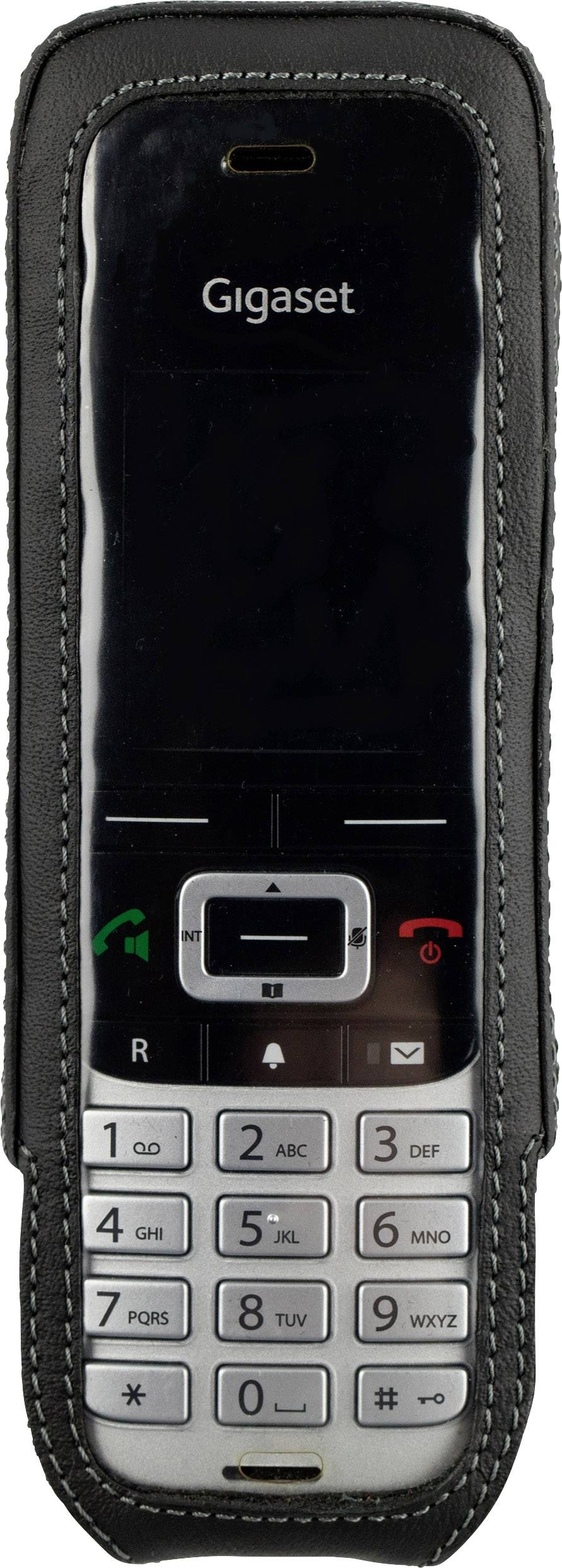 Un téléphone mobile dans un étui en cuir noir. Le devant présente un clavier avec un écran en haut.