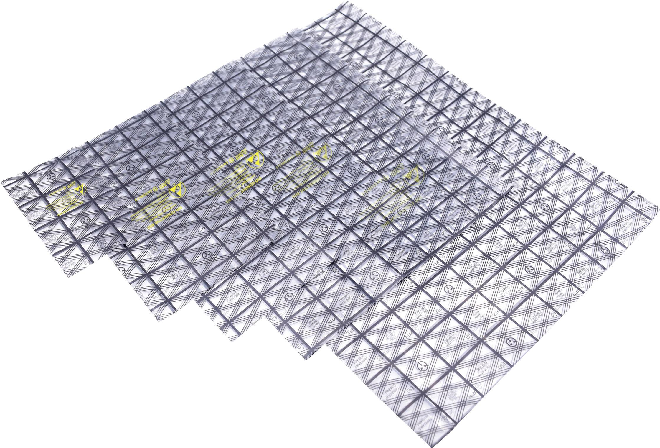 Une pile de plaques en plastique ondulé avec une structure en losange, empilées les unes sur les autres, légèrement disposées en diagonale.