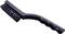 Une brosse de nettoyage noire avec un long manche strié et des poils courts et rigides, adaptée pour le nettoyage de surfaces rugueuses.