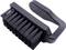 Brosse de barbecue noire avec manche en plastique et poils denses. Adaptée au nettoyage des grilles de barbecue.