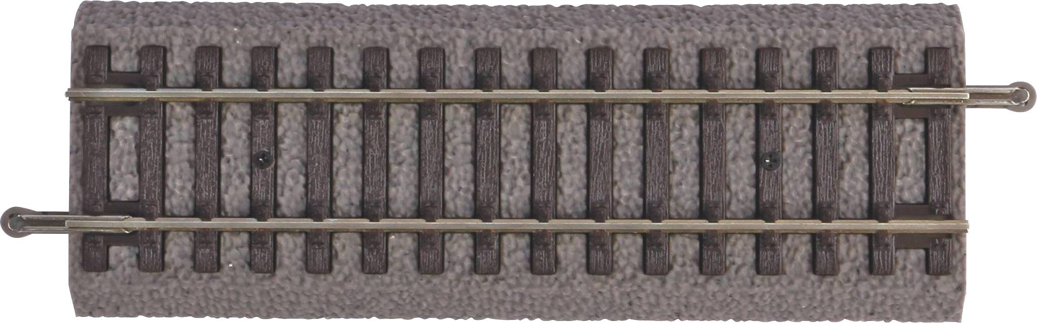 Un morceau de rail de chemin de fer miniature avec deux rails métalliques sur un support brun texturé, adapté aux trains miniatures à l'échelle.
