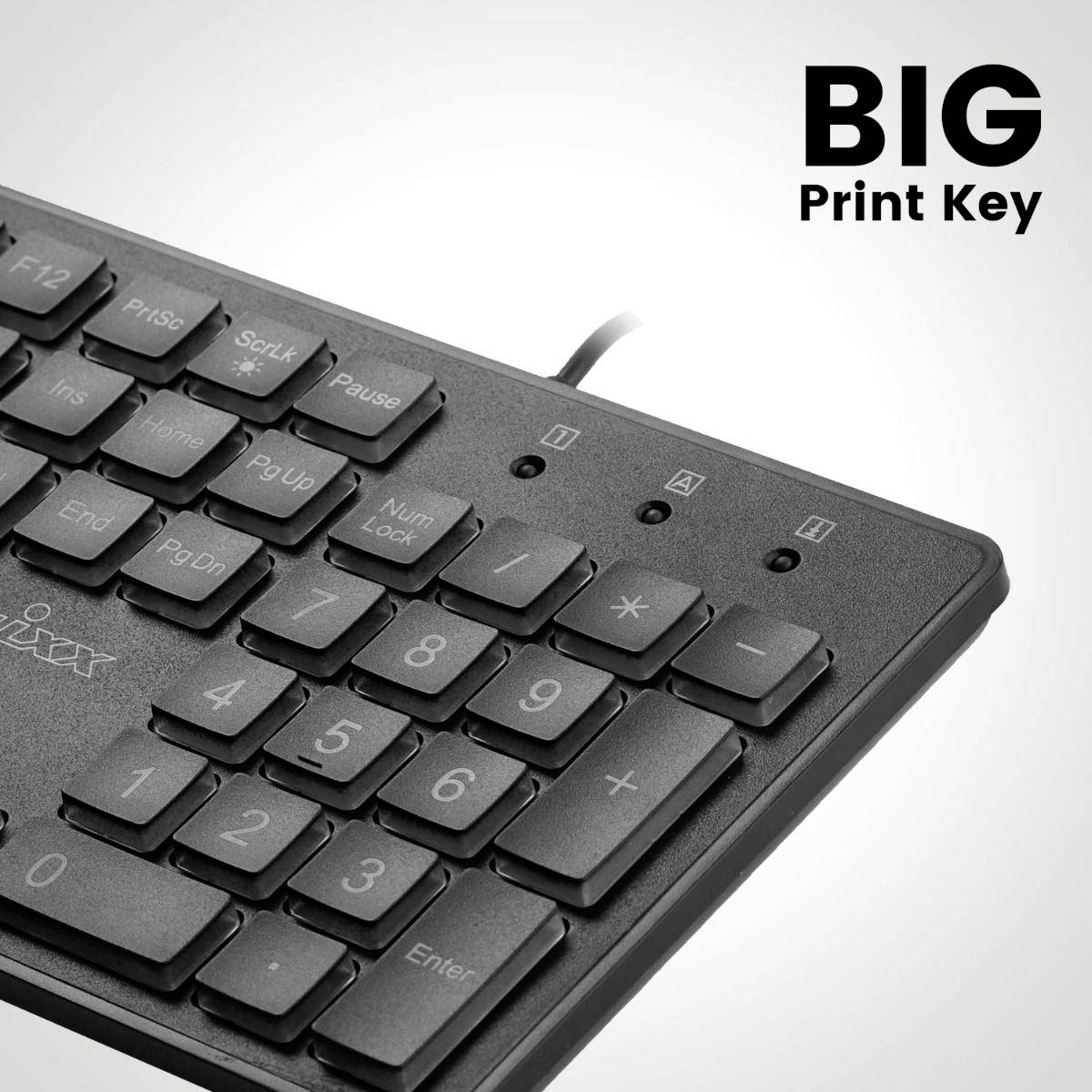 Une partie d'un clavier avec de grandes touches portant des inscriptions bien lisibles. Étiquette 'Touches Grands Caractères' dans le coin supérieur droit.