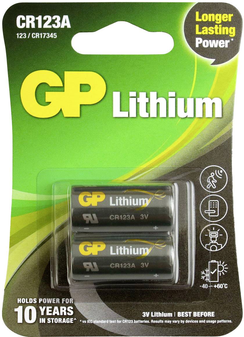 Emballage contenant deux piles lithium GP de type CR123A. Texte : 'Durée de vie prolongée. Conserve son énergie pendant 10 ans en stockage'.