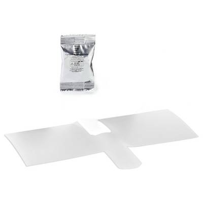 Un sachet argenté étiqueté « Cycloheximide » et une enveloppe blanche stérile dépliée.