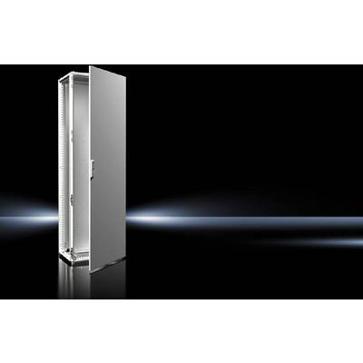 Une armoire électrique grise ouverte sur un fond noir. Les portes sont partiellement ouvertes, révélant sa structure intérieure avec des étagères.