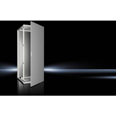 Une armoire serveur ouverte et vide sur un fond noir, éclairée pour mettre en valeur sa structure et ses dimensions.