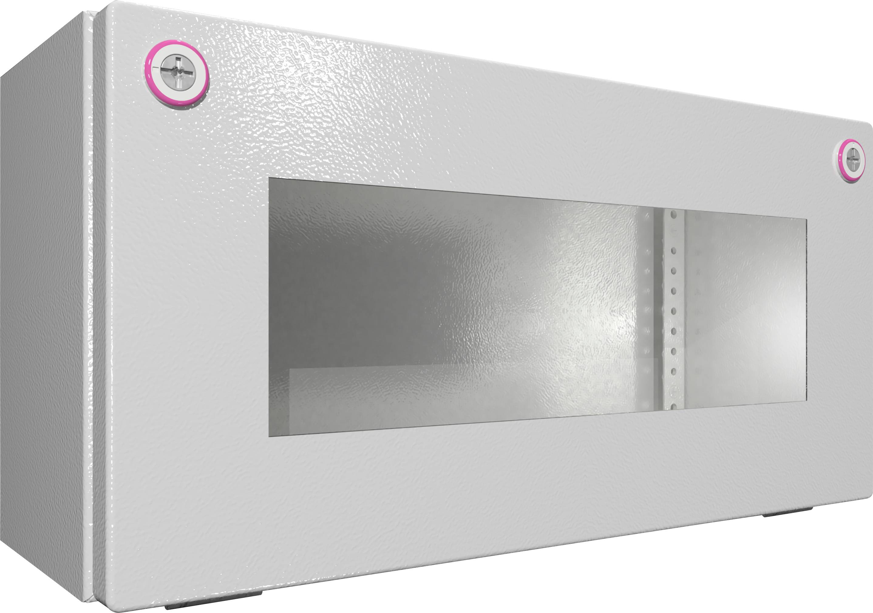 Un armoire réseau gris, montée au mur, avec une porte vitrée et deux serrures dans les coins supérieurs pour un rangement sécurisé.