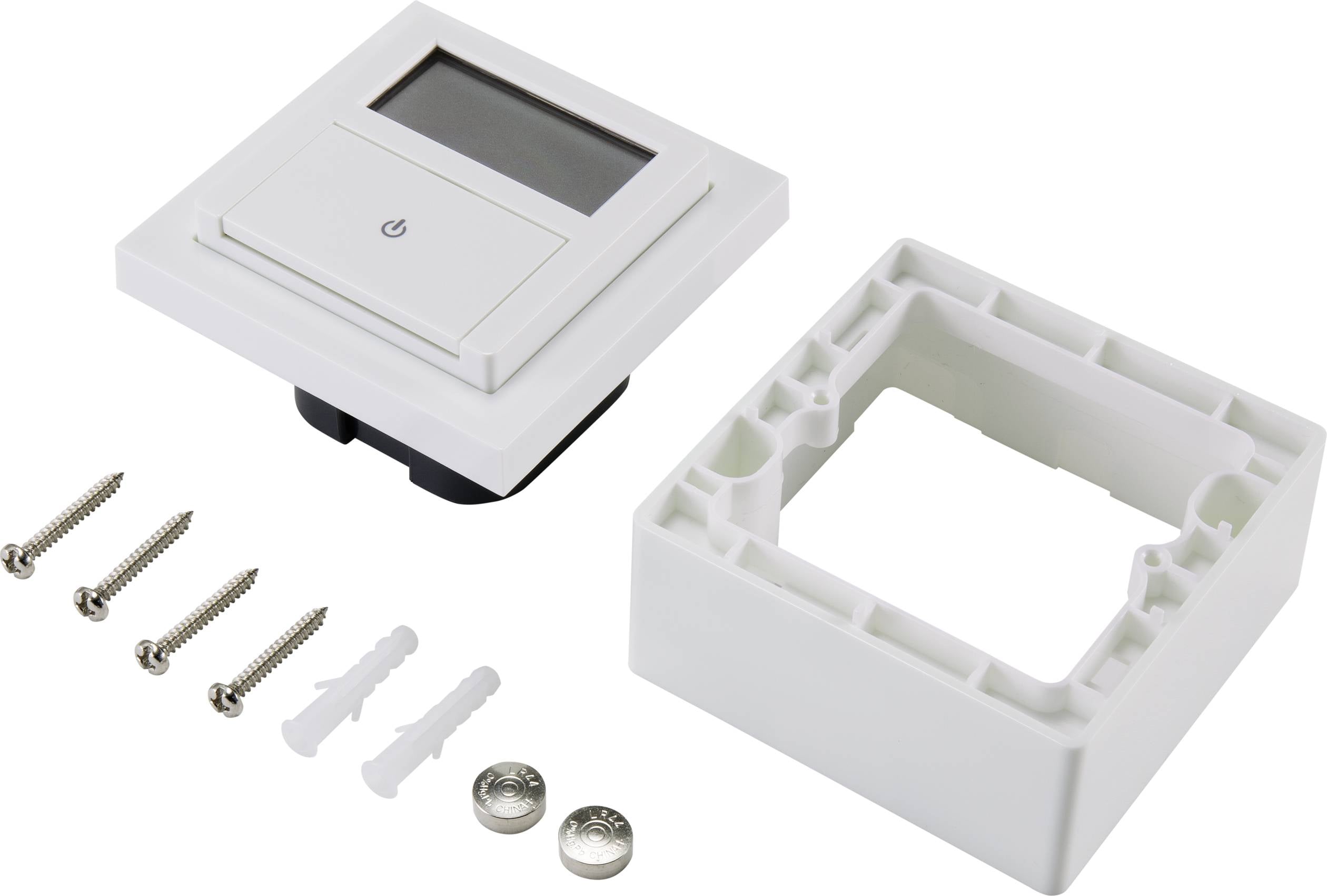 Un thermostat numérique blanc avec un cadre amovible, des vis et des chevilles, montrant l'écran et l'interrupteur marche/arrêt.