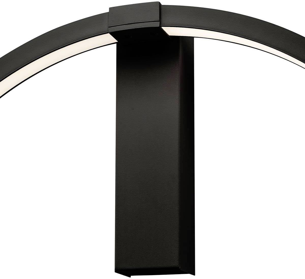 Lampe murale arquée noire avec faisceau lumineux LED intégré.