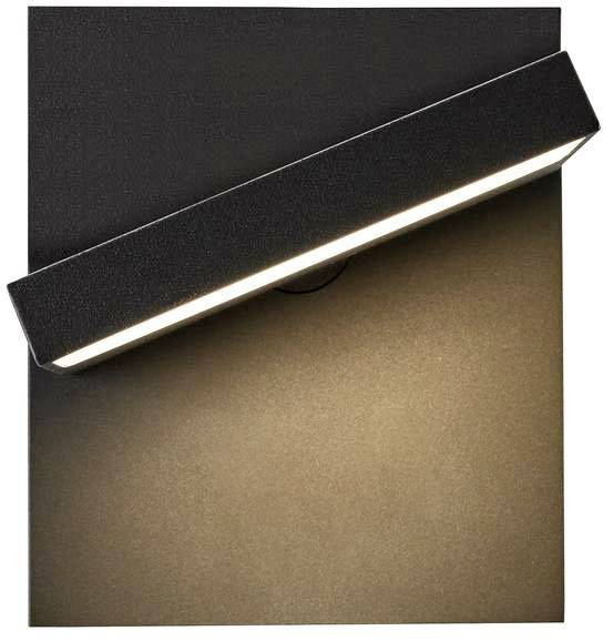 Applique murale noire avec un abat-jour rectangulaire, diffusant une lumière chaude vers le bas sur une surface brune. Design minimaliste.