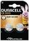 Ensemble de batteries Duracell CR2032 avec mascotte de lapin, étiqueté « Baby Secure » et « +70% Durée de vie supplémentaire ». Comprend un symbole d'emballage sécurisé pour les enfants.