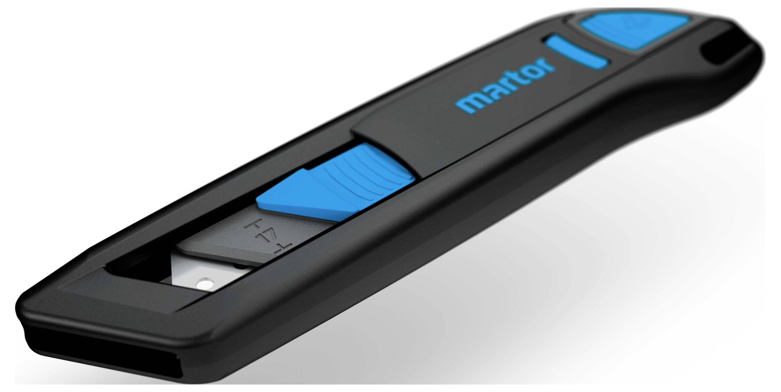 Un cutter de sécurité noir avec des éléments bleus et une lame rétractable, adapté pour couper en toute sécurité différents matériaux.