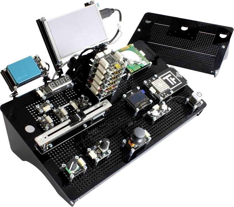 Une carte de circuit électronique avec plusieurs microcontrôleurs, capteurs et un petit écran, probablement destinée au prototypage.