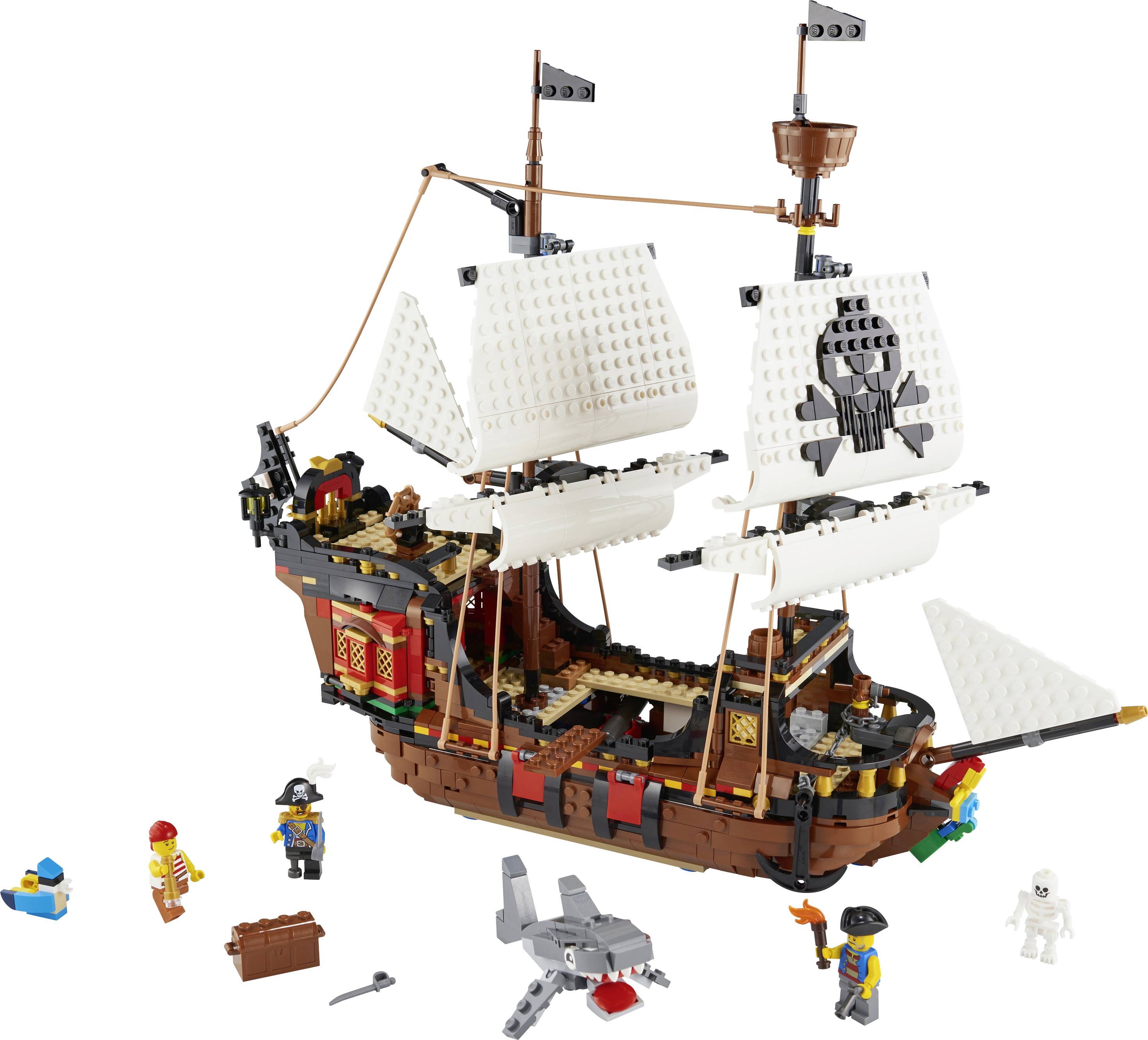 Un bateau de pirates Lego avec des voiles blanches, entouré de figurines Lego en tenue de pirates et d'accessoires ; un jouet de construction amusant.