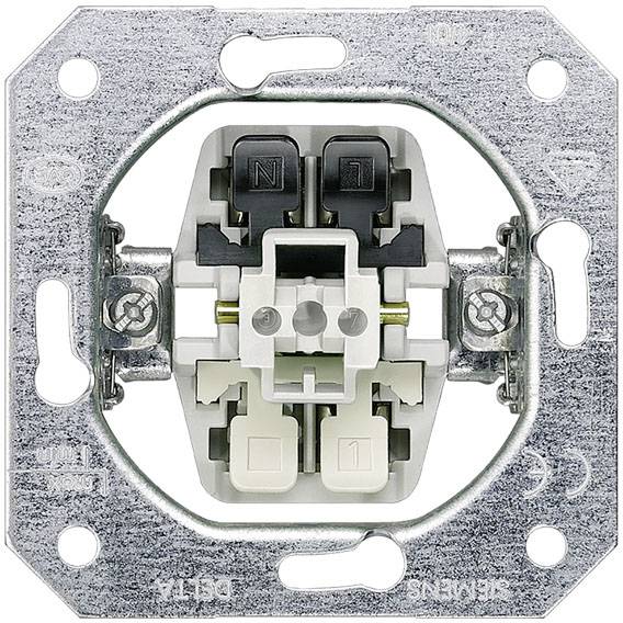 Gros plan d'un interrupteur avec des étiquettes "L" (pour phase) et "N" (pour neutre). Convient pour l'installation électrique.
