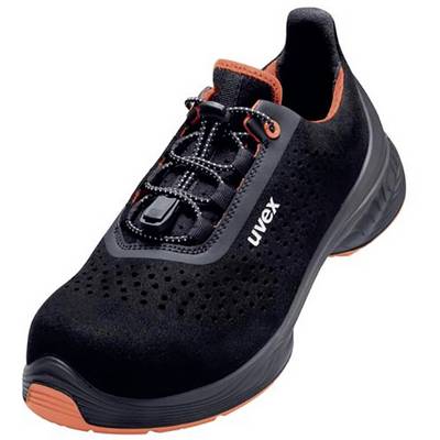 Chaussure de sécurité noire avec des accents orange. Marquage 'uvex' sur le côté. Lacets ronds avec embout de fermeture noir.
