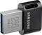 Une clé USB portant l'inscription '256 Go USB 3.1' de la marque 'Samsung'. La clé est compacte et possède un boîtier noir.