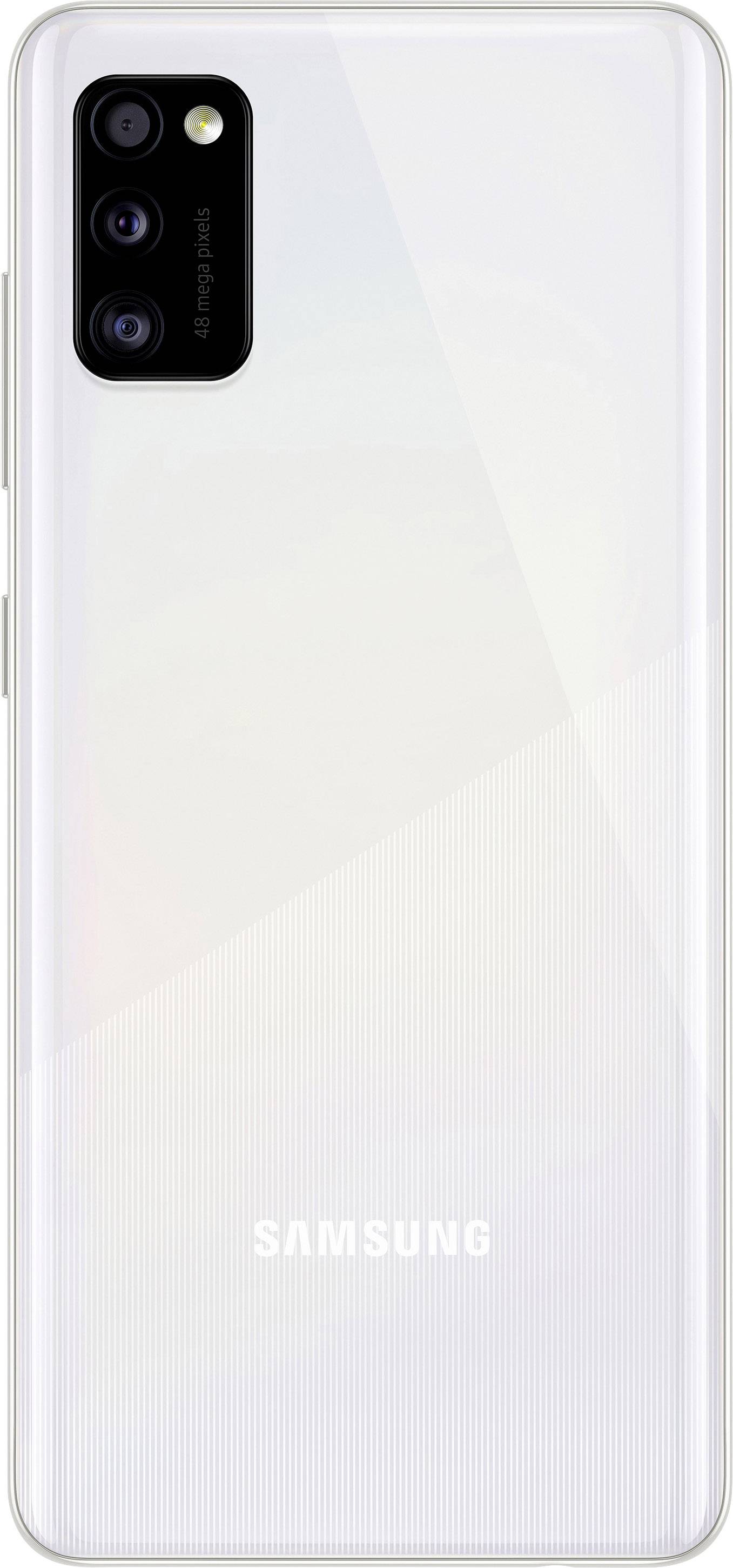 Un smartphone blanc avec trois caméras à l'arrière, le nom de marque 'Samsung' visible en bas.