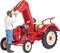 Figurine miniature d'un homme réparant un tracteur rouge avec le capot moteur relevé. L'homme porte des bottes et un chapeau.