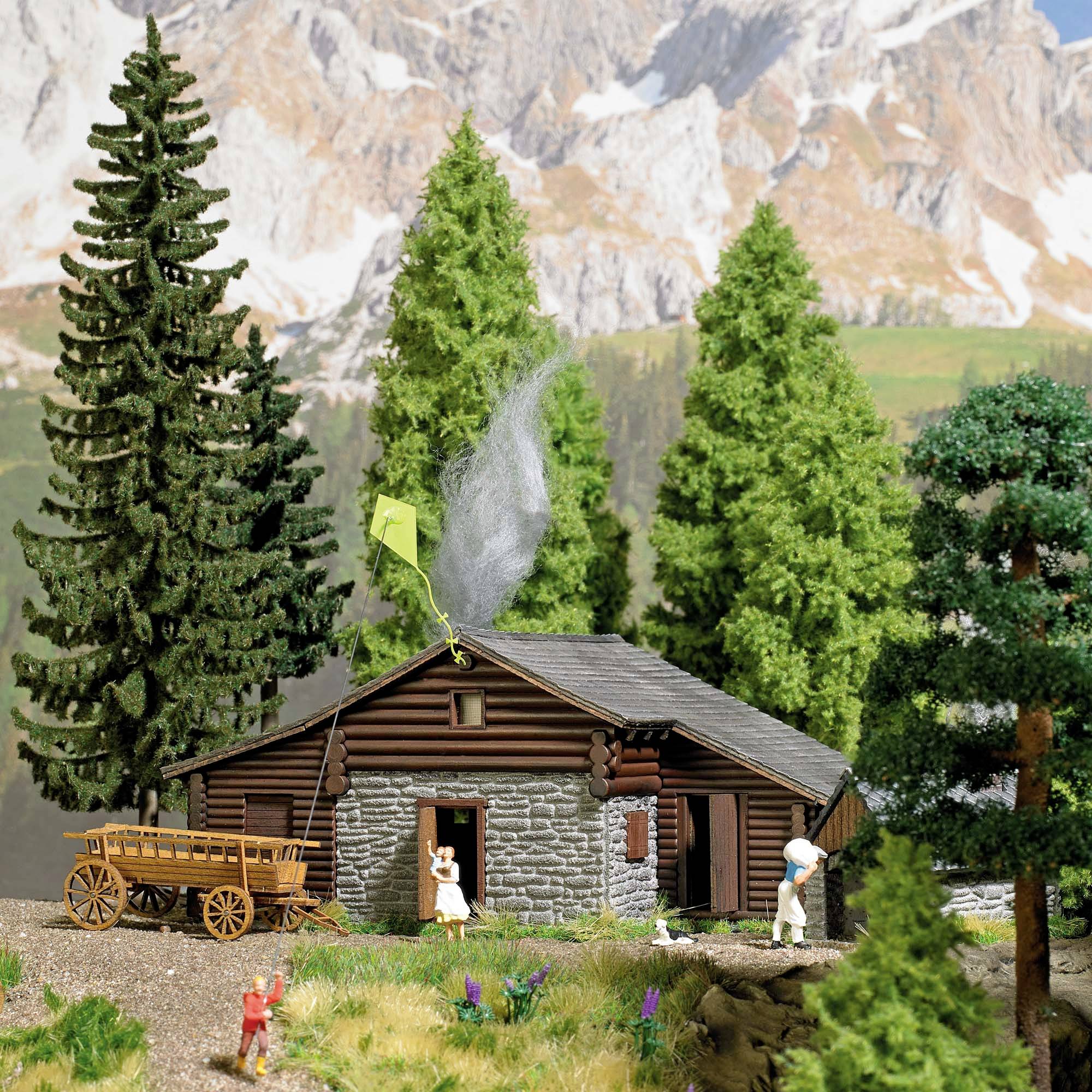Une charmante cabane en bois dans un paysage montagneux pittoresque, entourée d'arbres majestueux. Des personnes sont absorbées dans diverses activités de loisirs.
