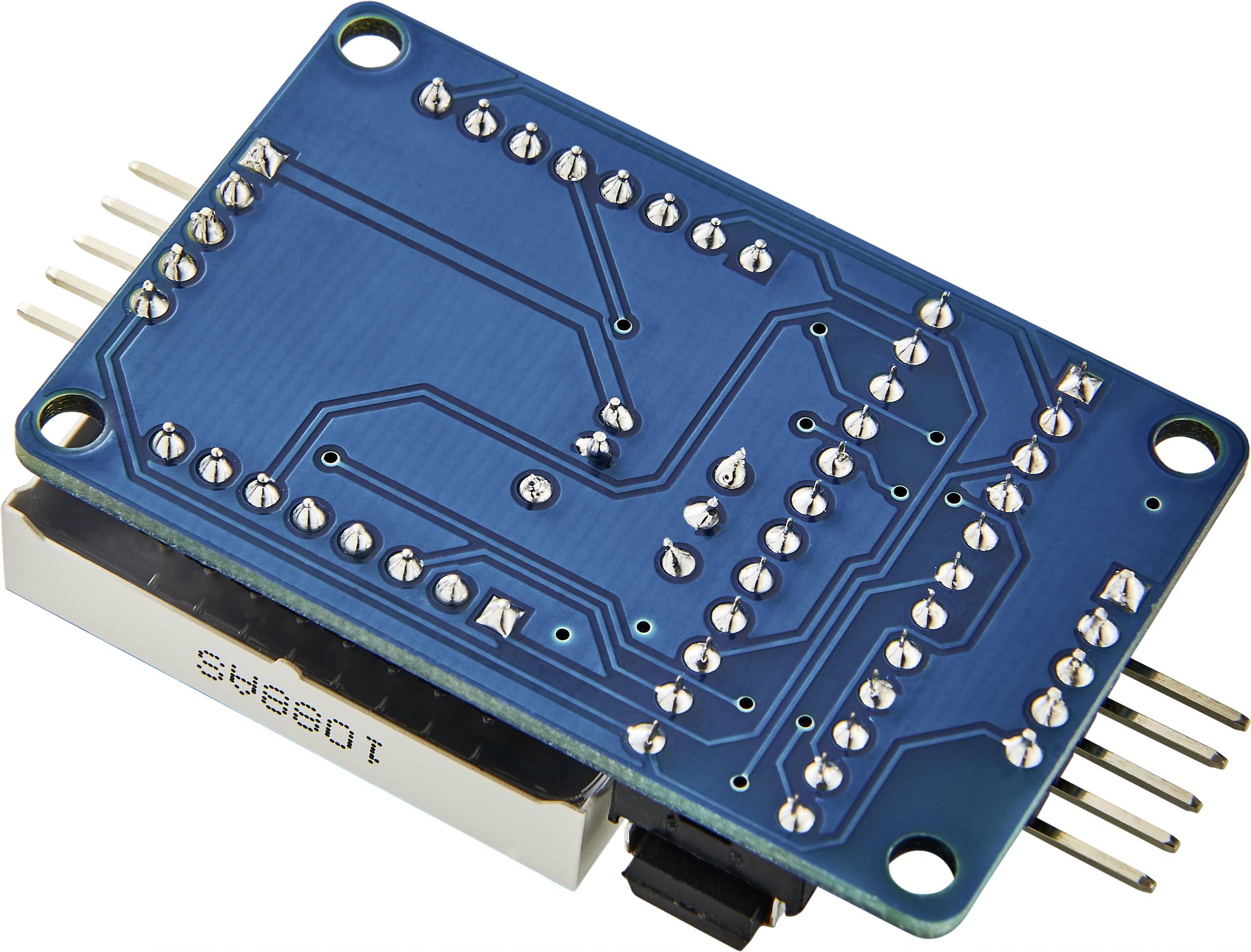 Circuit électronique avec carte de circuit imprimé bleue et connexions de soudure visibles, utilisé pour des applications techniques et électroniques.