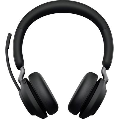 Une paire d'écouteurs sans fil noirs over-ear avec un microphone rétractable sur le côté gauche, debout.