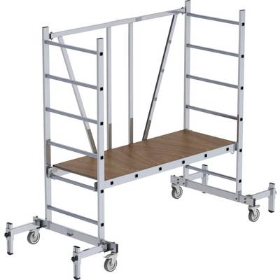 Un échafaudage mobile avec quatre roues et une plateforme en bois au centre. Il est équipé d'échelles latérales pour la montée.
