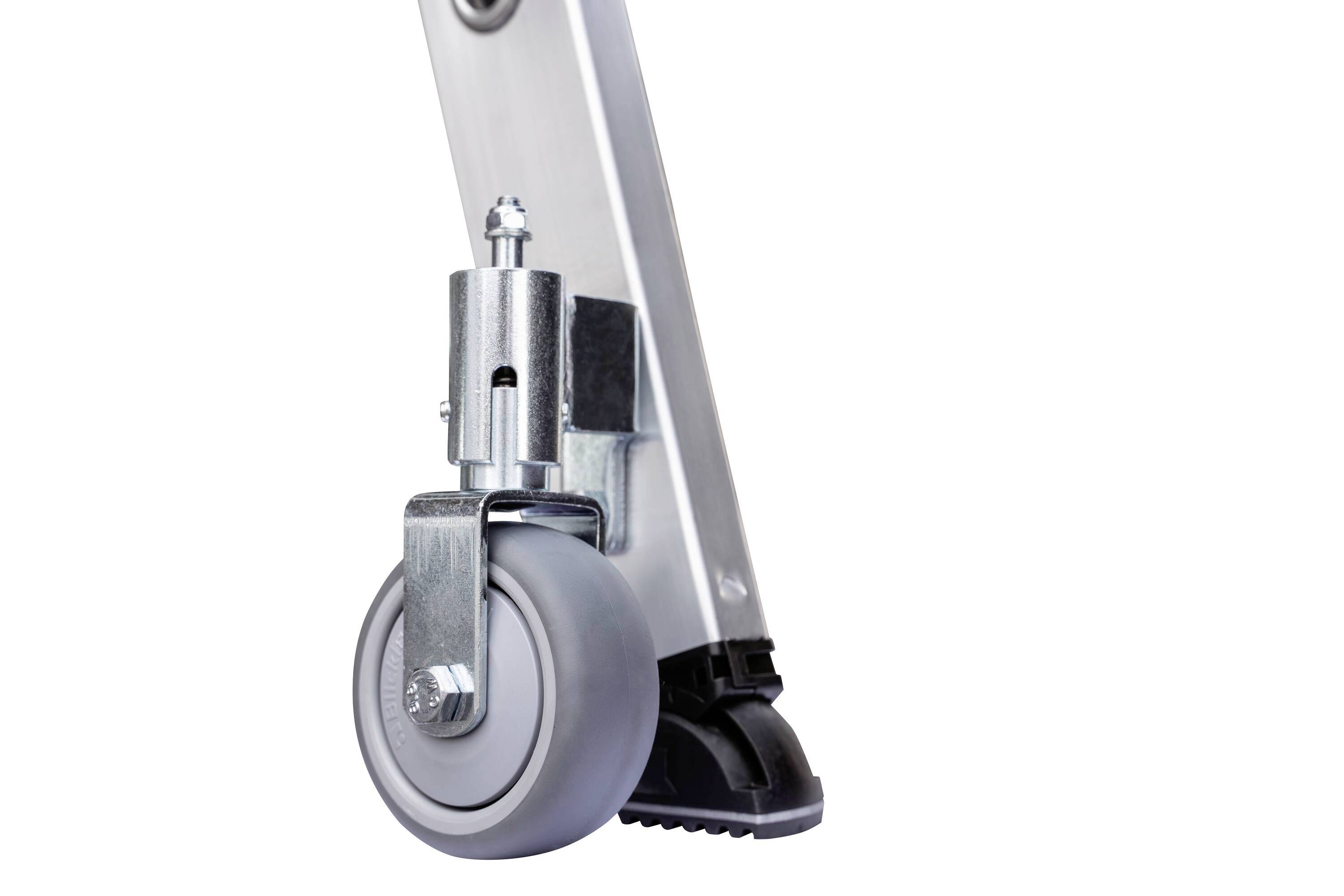 Une roue grise avec un support métallique fixé à un tube en aluminium brillant et incliné ; elle a un capuchon noir en bas.