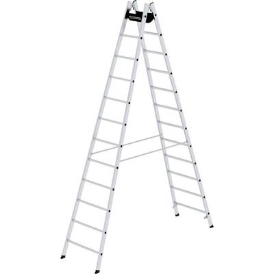 Une échelle blanche, télescopique, est ouverte en position A. Elle possède des échelons larges pour une prise en main sécurisée. Parfaite pour les travaux en hauteur.